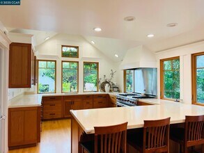 53 Knickerbocker Ln in Orinda, CA - Building Photo - Building Photo