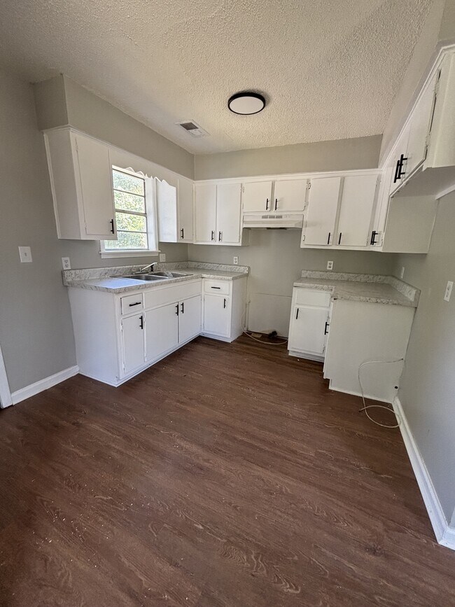 111 E Cherry St in Brownsville, TN - Building Photo - Building Photo