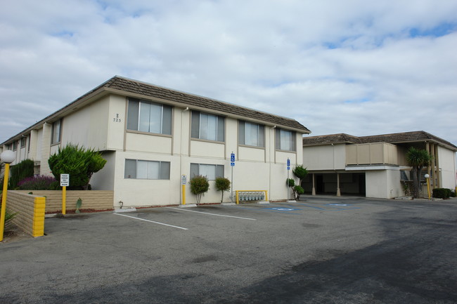 Maple Terrace Apartments in Salinas, CA - Building Photo - Building Photo