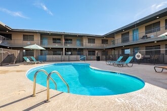 Cornell Apartments in Phoenix, AZ - Foto de edificio - Building Photo