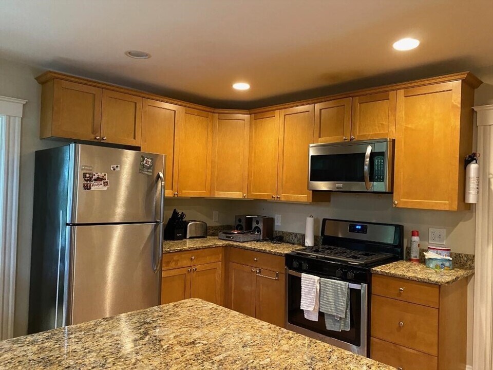 112 Nonantum St in Boston, MA - Building Photo