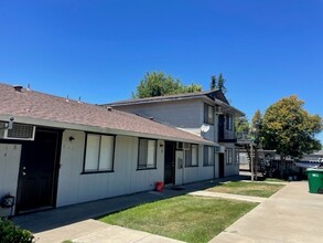 819 W Kettleman Ln in Lodi, CA - Building Photo - Building Photo