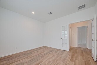 2120 Toyhill Fls Ln in Dickinson, TX - Building Photo - Building Photo
