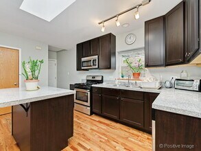 1632 W Ohio St, Unit J06P in Chicago, IL - Foto de edificio - Building Photo