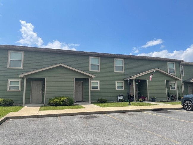 207 Alexandria Dr in Reedsville, WV - Building Photo - Building Photo