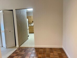 100 Keyes Rd, Unit 104 in Concord, MA - Building Photo - Building Photo