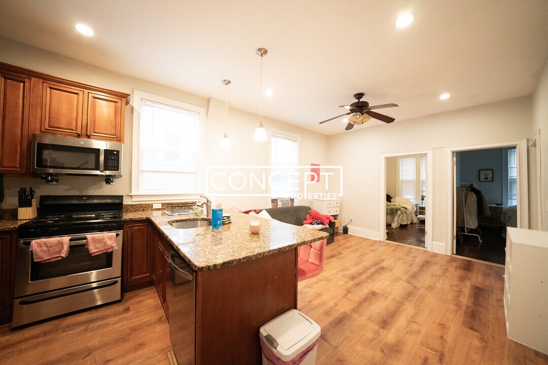 719 Parker St, Unit 2 in Boston, MA - Foto de edificio