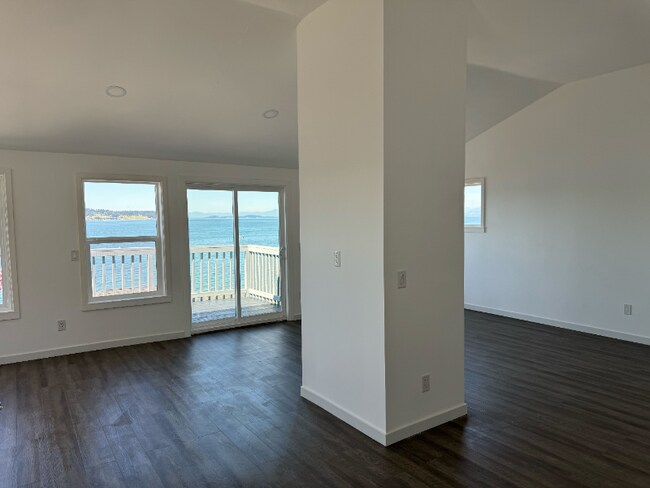 751 Maple Grove Rd in Camano, WA - Building Photo - Building Photo