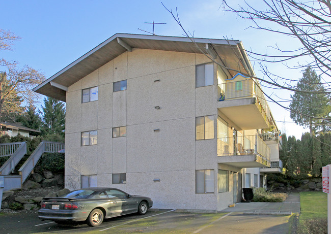 VILLAGE PLAZA in Kirkland, WA - Building Photo - Building Photo