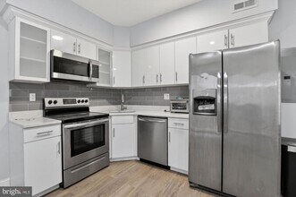 523 N 11th St in Philadelphia, PA - Building Photo - Building Photo