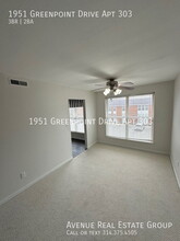 1951 Greenpoint Dr in St. Louis, MO - Building Photo - Building Photo
