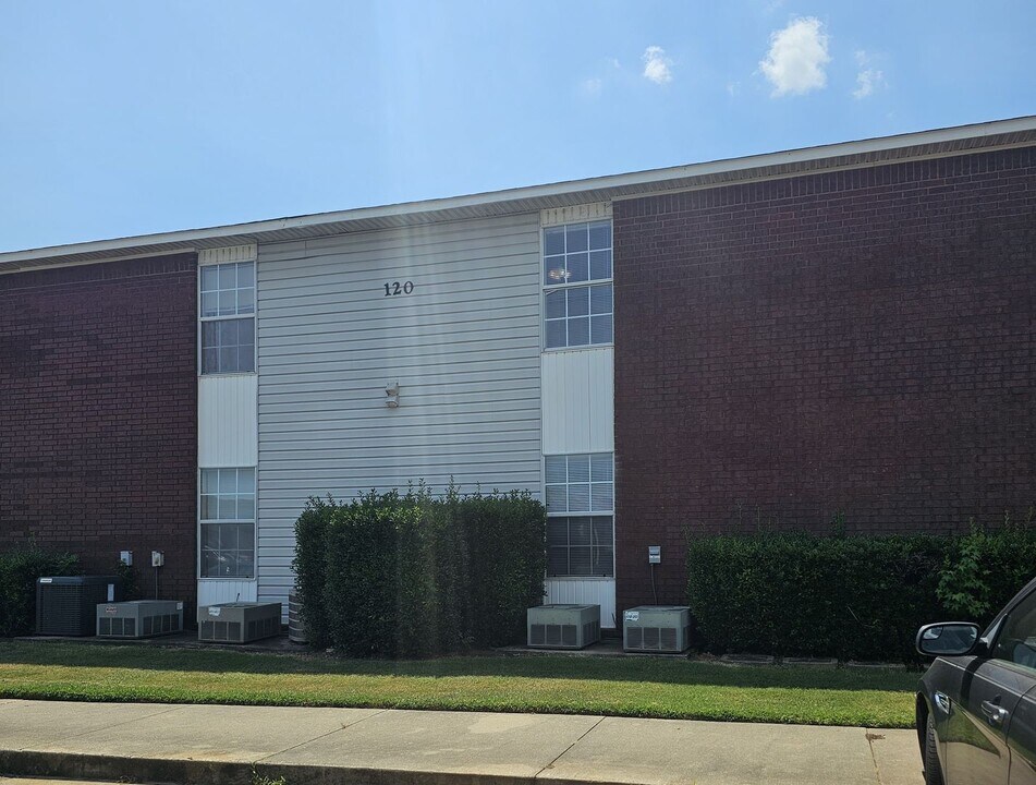 51 Cedar Creek Ct in Van Buren, AR - Building Photo