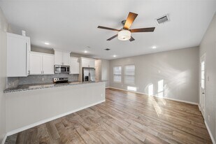 16928 Kempwood in Montgomery, TX - Building Photo