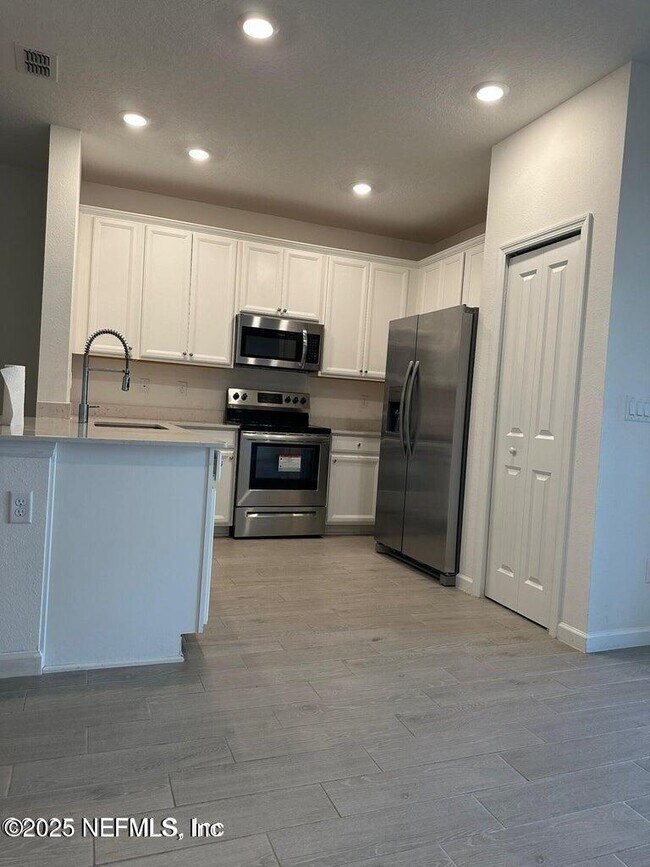 property at 27 Bramble Ct