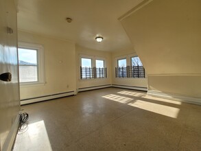 94 S 10th St, Unit 3 in Newark, NJ - Building Photo - Building Photo