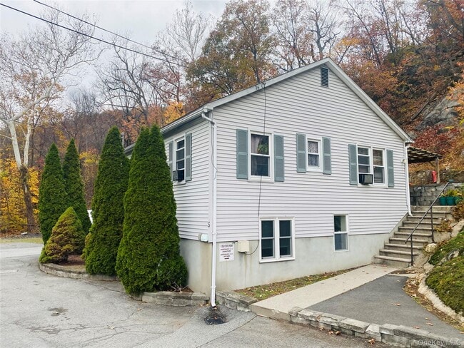 5 Old State Rd in Highland Falls, NY - Building Photo - Building Photo