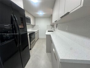 6720 SW 50th Terrace in Miami, FL - Building Photo - Building Photo