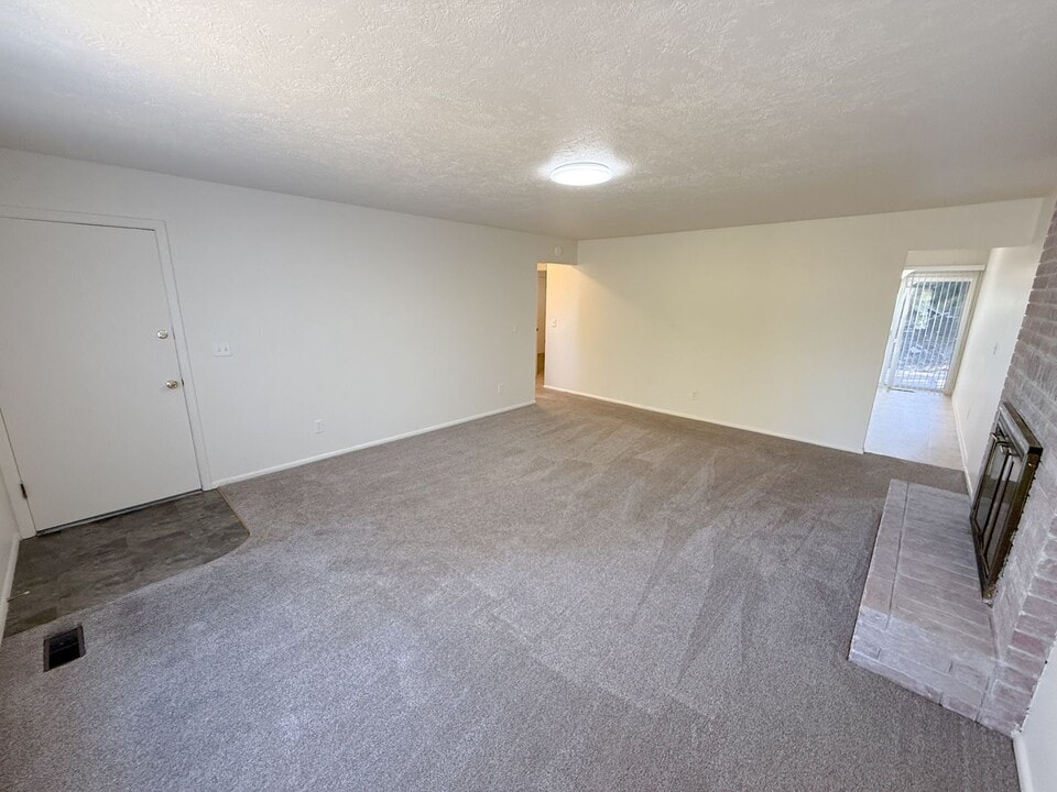 1723 Dawn Dr in Klamath Falls, OR - Building Photo