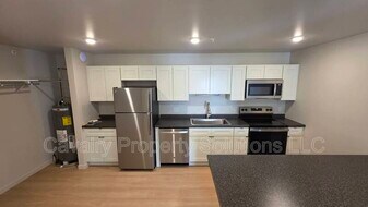 1221 Commonwealth Ave in Duluth, MN - Building Photo