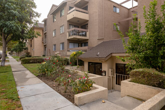 250 W Fairview Ave in Glendale, CA - Building Photo - Building Photo