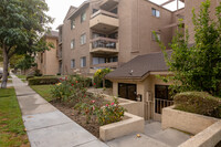 250 W Fairview Ave in Glendale, CA - Foto de edificio - Building Photo