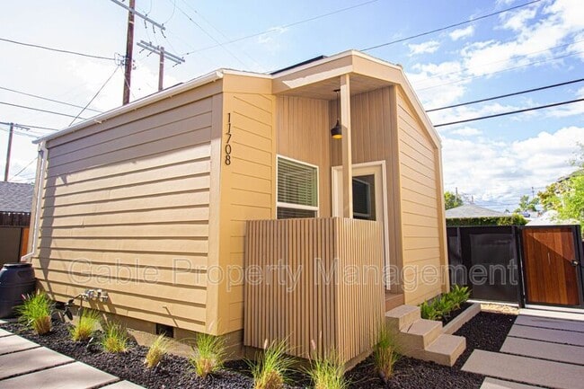 11708 Albers St in North Hollywood, CA - Building Photo - Building Photo