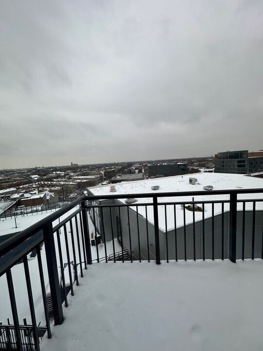 1025 W Addison St in Chicago, IL - Foto de edificio