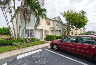 16721 Hemingway Dr in Weston, FL - Foto de edificio - Building Photo