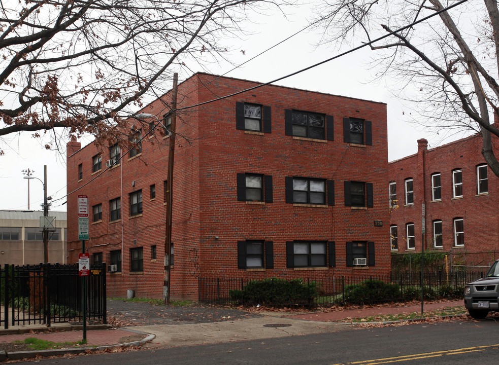 200 P St NW in Washington, DC - Building Photo