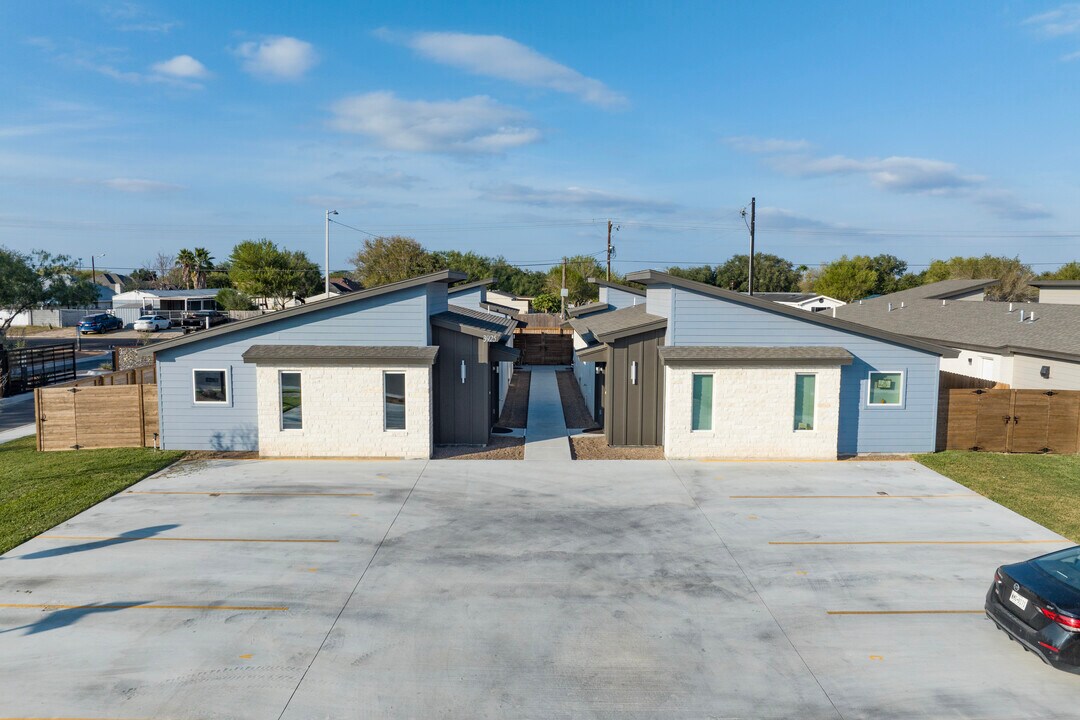 Herons Landing in Weslaco, TX - Building Photo