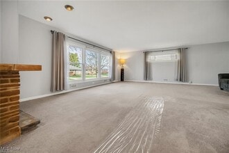 6175 Vernondale Dr in Parma Heights, OH - Building Photo - Building Photo