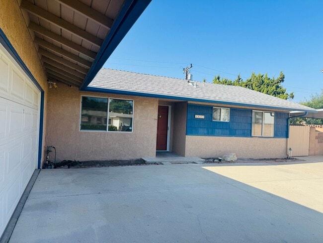 1421 Lowery St in Simi Valley, CA - Building Photo - Building Photo