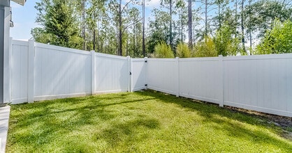 Discovery Trails Townhomes in Middleburg, FL - Building Photo - Building Photo