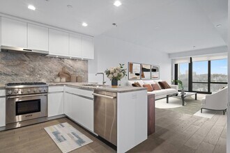 320 Adolphus Ave in Cliffside Park, NJ - Building Photo - Building Photo