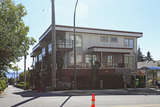 Camden Corner in White Rock, BC - Building Photo - Building Photo