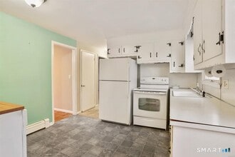732 Tunxis Hill Rd in Fairfield, CT - Building Photo - Building Photo