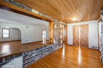 115 E Naperville Rd in Westmont, IL - Building Photo - Building Photo