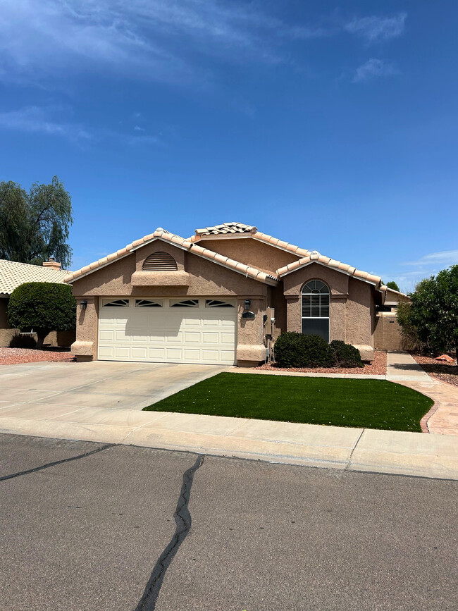 property at 1872 W Wildhorse Dr