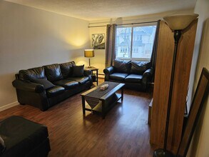 2121 Rae St in Regina, SK - Building Photo - Building Photo