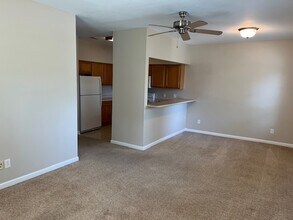 627 Walnut St, Unit B in Anderson, IN - Building Photo - Building Photo