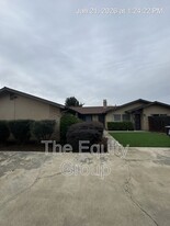 2025 S Tracy Ct in Visalia, CA - Building Photo