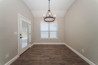 207 Casey Ln in Washington, OK - Building Photo - Building Photo