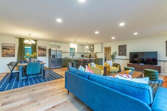 32 Whitaker View Rd in Fairview, NC - Building Photo - Building Photo