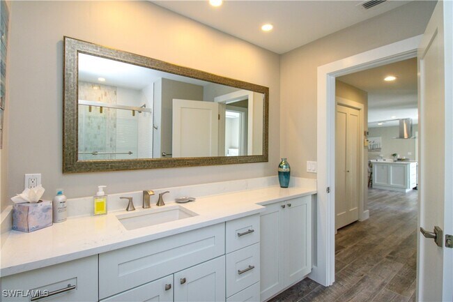 1353 Pelican Ave in Naples, FL - Foto de edificio - Building Photo