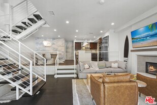 9842 Portola Dr in Beverly Hills, CA - Building Photo