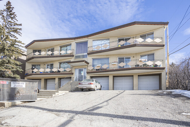 3203 14 St NW in Calgary, AB - Building Photo - Building Photo