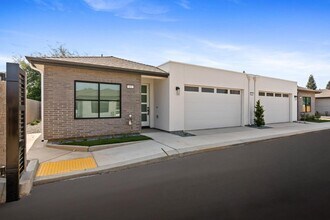 2806 E Alluvial Ave in Fresno, CA - Building Photo - Building Photo