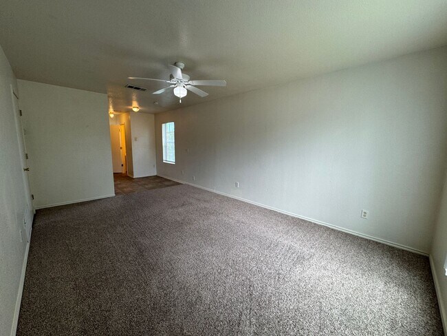2005 Monte Carlo Ln in Killeen, TX - Foto de edificio - Building Photo