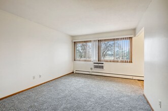 476 75th Ave NE in Fridley, MN - Building Photo - Building Photo