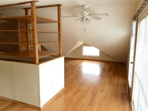 411 W South St, Unit Apartment A in Fayetteville, AR - Foto de edificio - Building Photo